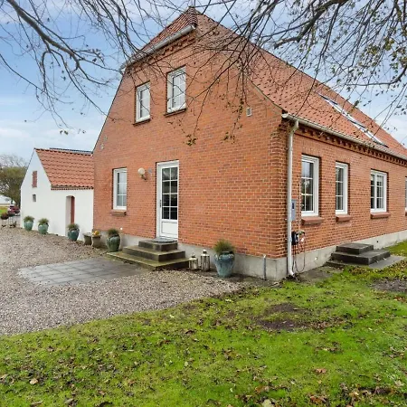 Holiday home Bertold - 100m From The Sea In Ne Jutland By Interhome *